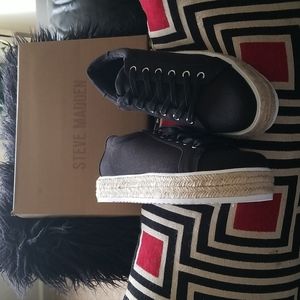 NIB STEVE MADDEN Shoes